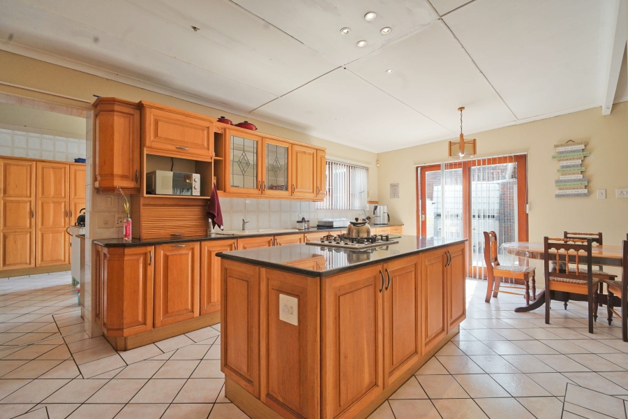 5 Bedroom Property for Sale in Winterstrand Eastern Cape